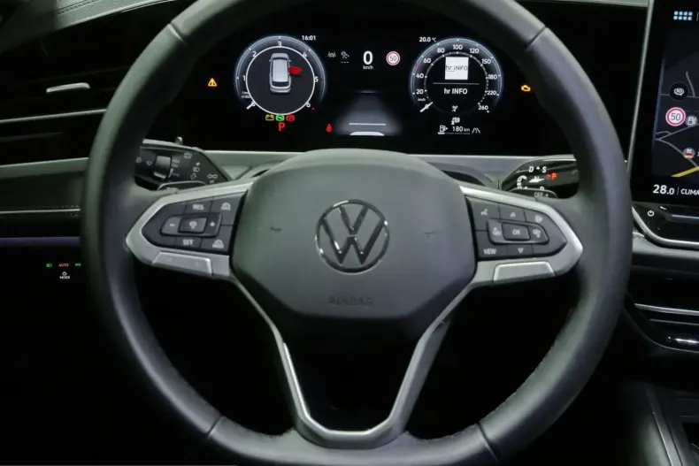 Volkswagen Passat Variant din 2024 cu 10.850 km - oferta VOL224940 - foto 9