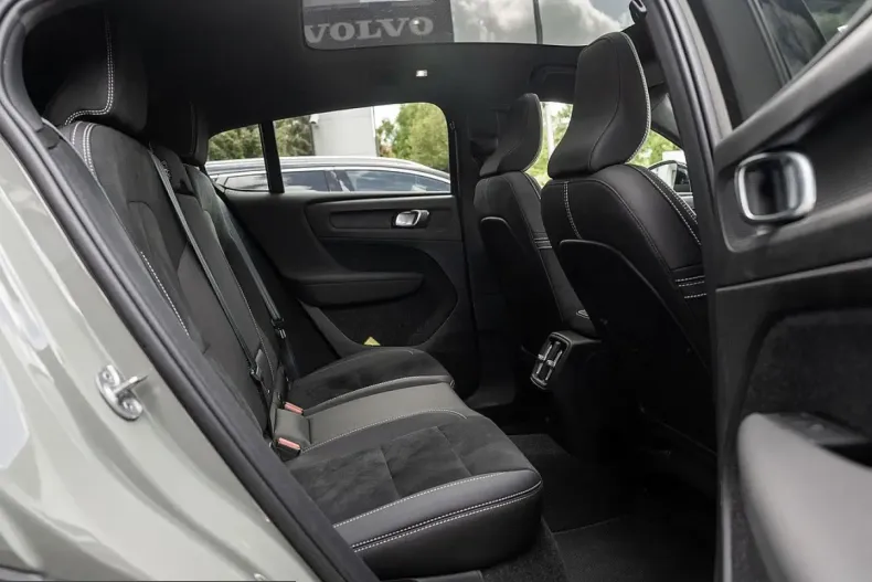 Volvo C40 din 2023 cu 74.500 km - oferta VOL224958 - foto 4