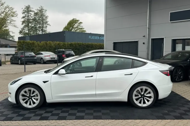 Tesla Model 3 din 2022 cu 68.222 km - oferta TES224962 - foto 6