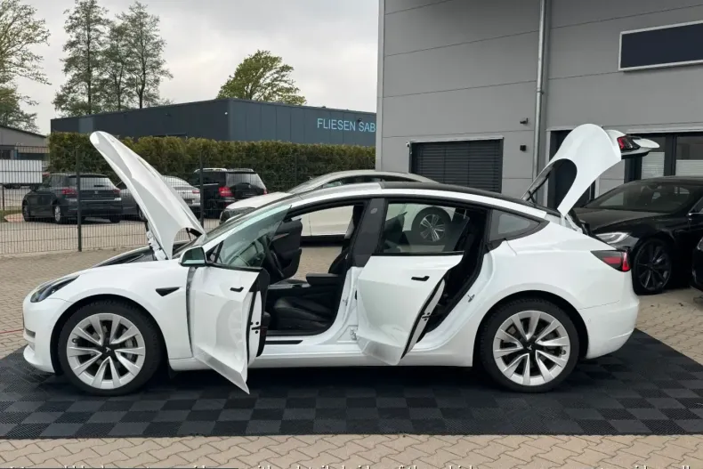 Tesla Model 3 din 2022 cu 68.222 km - oferta TES224962 - foto 7
