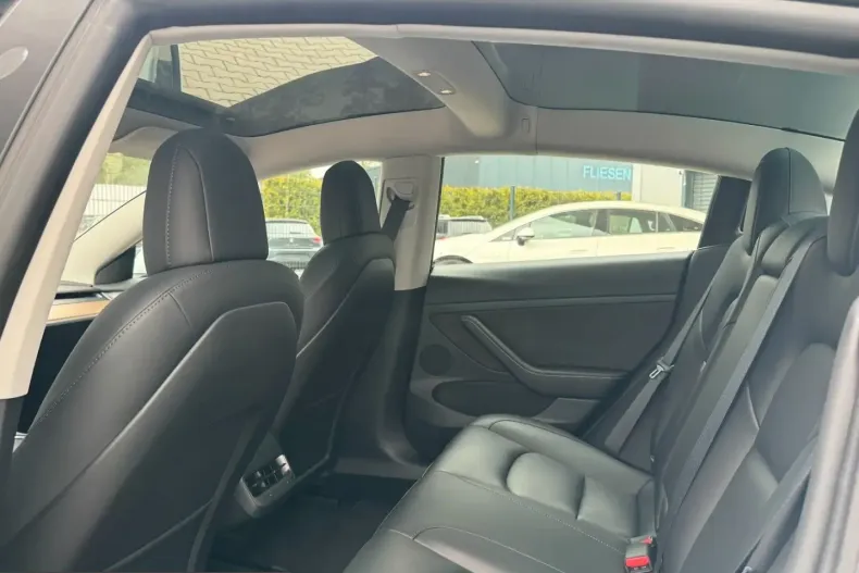 Tesla Model 3 din 2022 cu 68.222 km - oferta TES224962 - foto 17