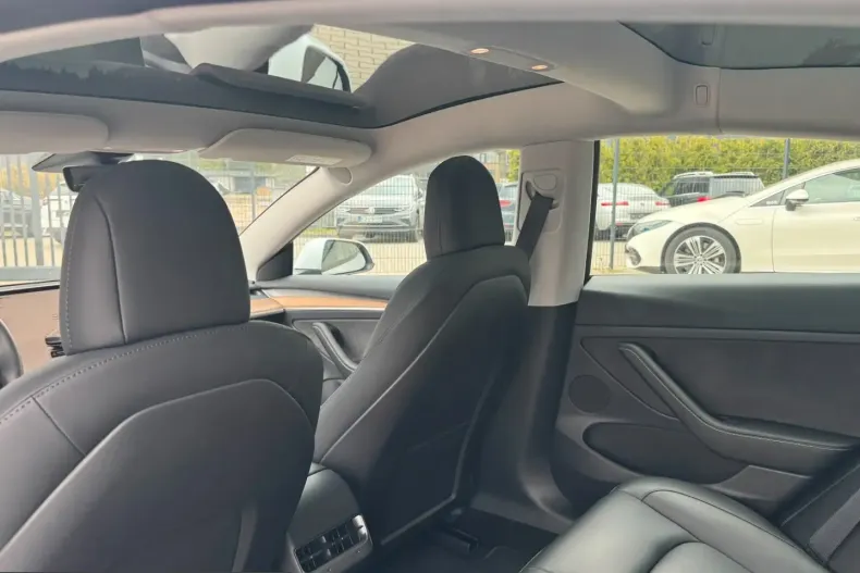 Tesla Model 3 din 2022 cu 68.222 km - oferta TES224962 - foto 19