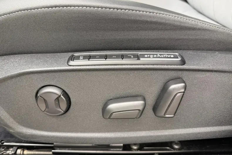 Volkswagen ID.3 din 2023 cu 33.360 km - oferta VOL224983 - foto 4