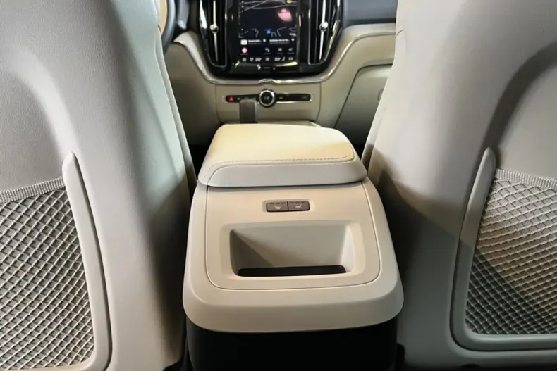 Volvo XC60 din 2024 cu 21.720 km - oferta VOL224985 - foto 25