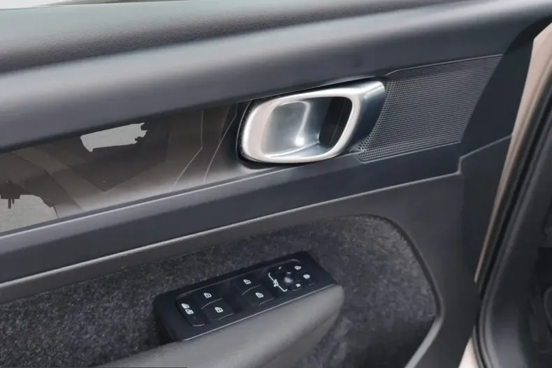 Volvo XC40 din 2023 cu 57.800 km - oferta VOL224987 - foto 13