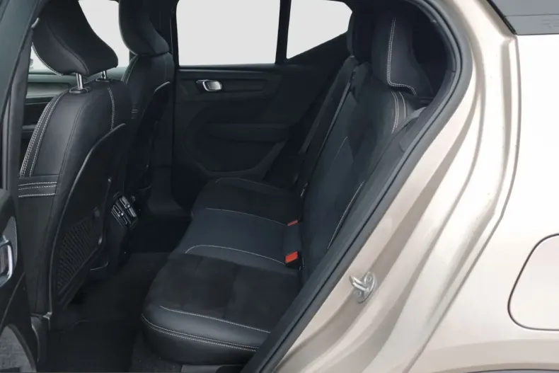 Volvo XC40 din 2023 cu 57.800 km - oferta VOL224987 - foto 14