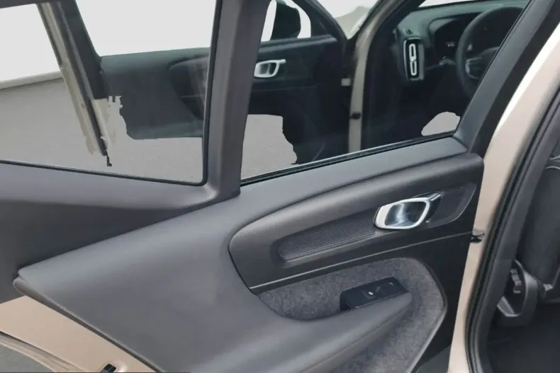 Volvo XC40 din 2023 cu 57.800 km - oferta VOL224987 - foto 15