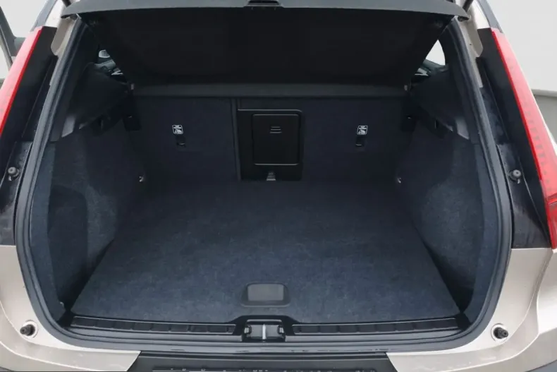 Volvo XC40 din 2023 cu 57.800 km - oferta VOL224987 - foto 18