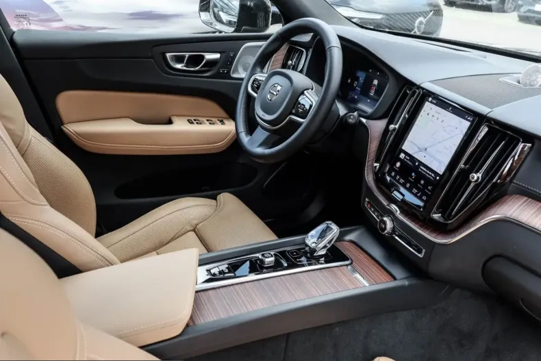 Volvo XC60 din 2025 cu 27.500 km - oferta VOL224988 - foto 3