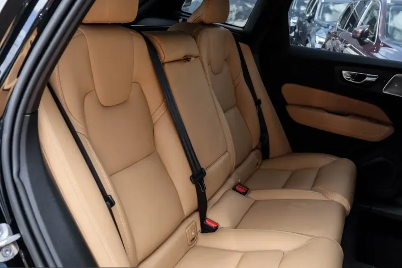 Volvo XC60 din 2025 cu 27.500 km - oferta VOL224988 - foto 4