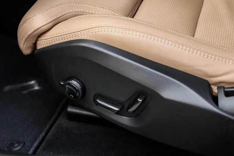 Volvo XC60 din 2025 cu 27.500 km - oferta VOL224988 - foto 13
