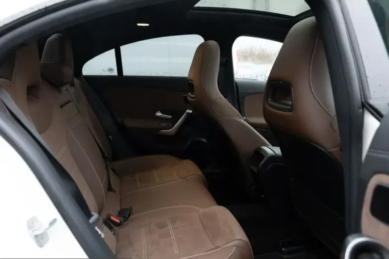 Mercedes-Benz CLA 220 (Clasa CLA) din 2025 cu 9.987 km - oferta MER225015 - foto 4
