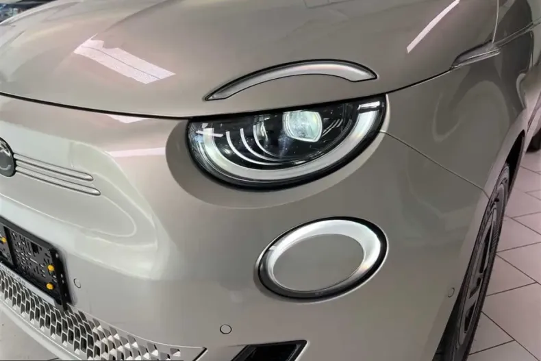 Fiat 500e din 2025 cu 10.000 km - oferta FIA225099 - foto 7