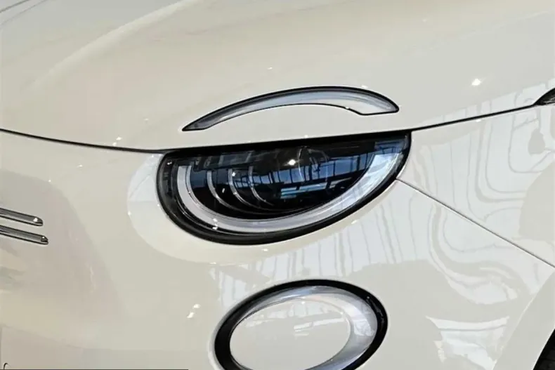 Fiat 500e din 2025 cu 9.000 km - oferta FIA225100 - foto 7