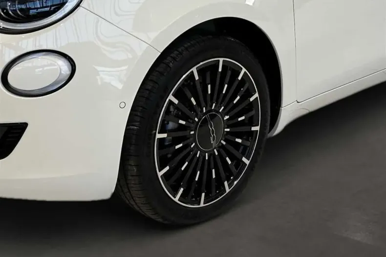 Fiat 500e din 2025 cu 9.000 km - oferta FIA225100 - foto 8