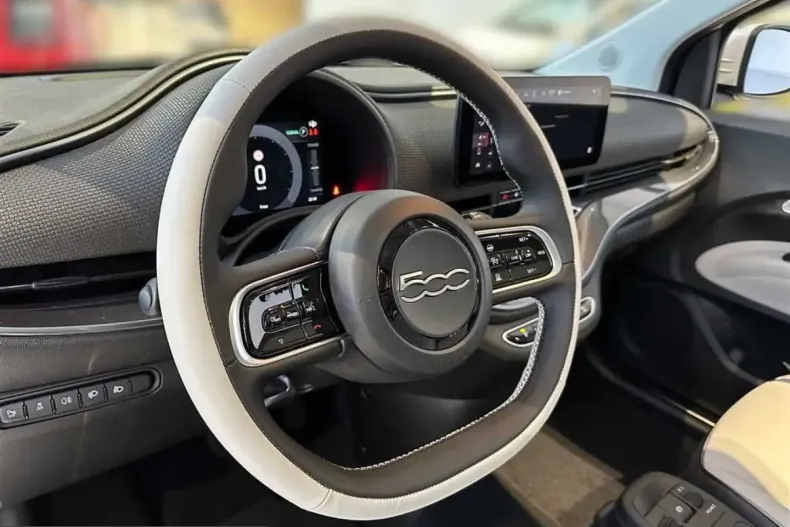 Fiat 500e din 2025 cu 9.000 km - oferta FIA225100 - foto 10