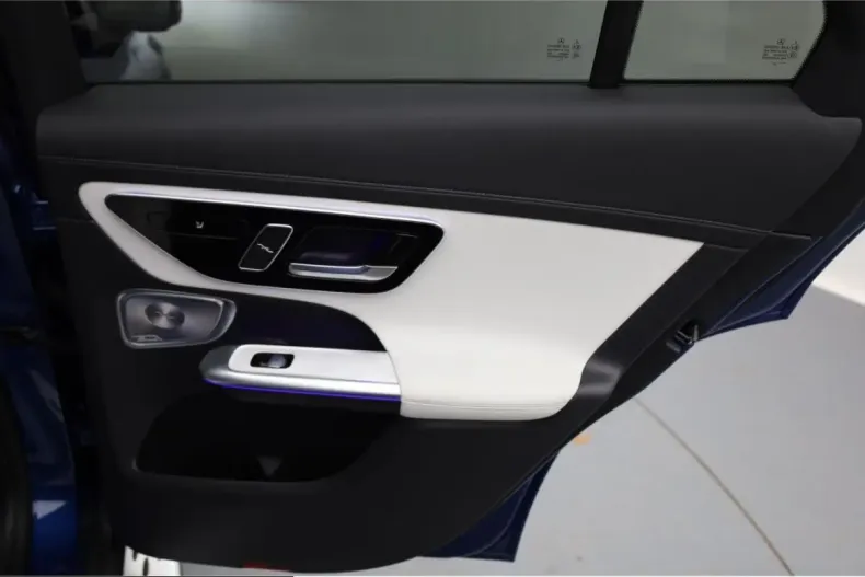 Mercedes-Benz GLC 300 (Clasa GLC) din 2023 cu 9.488 km - oferta MER225106 - foto 16