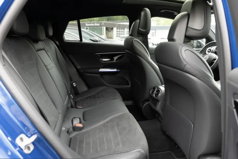 Mercedes-Benz GLC 300 (Clasa GLC) din 2025 cu 12.554 km - oferta MER225107 - foto 4