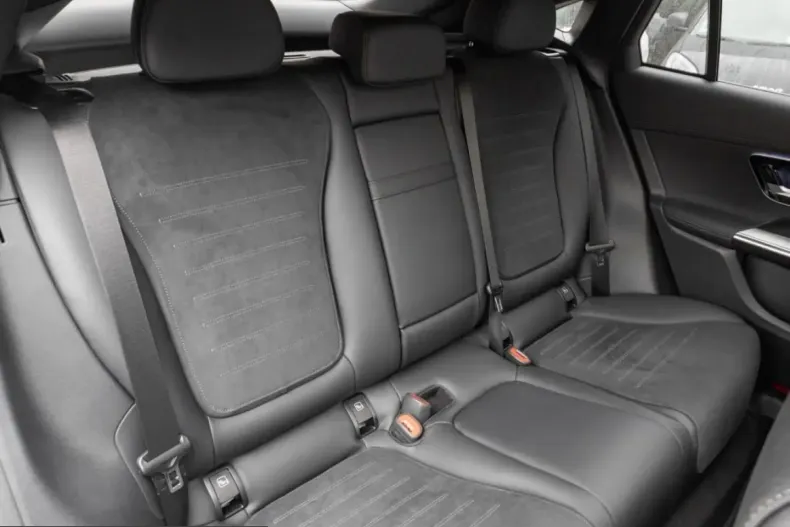 Mercedes-Benz GLC 300 (Clasa GLC) din 2023 cu 30.740 km - oferta MER225108 - foto 4