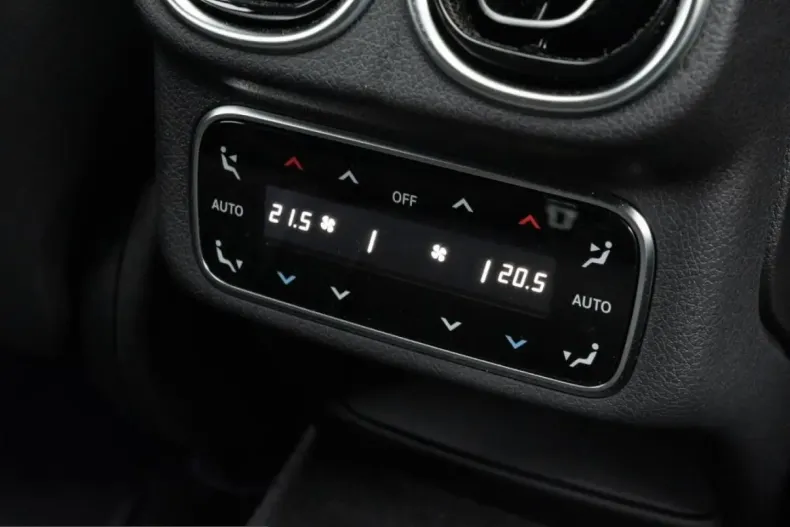 Mercedes-Benz GLC 300 (Clasa GLC) din 2023 cu 30.740 km - oferta MER225108 - foto 13