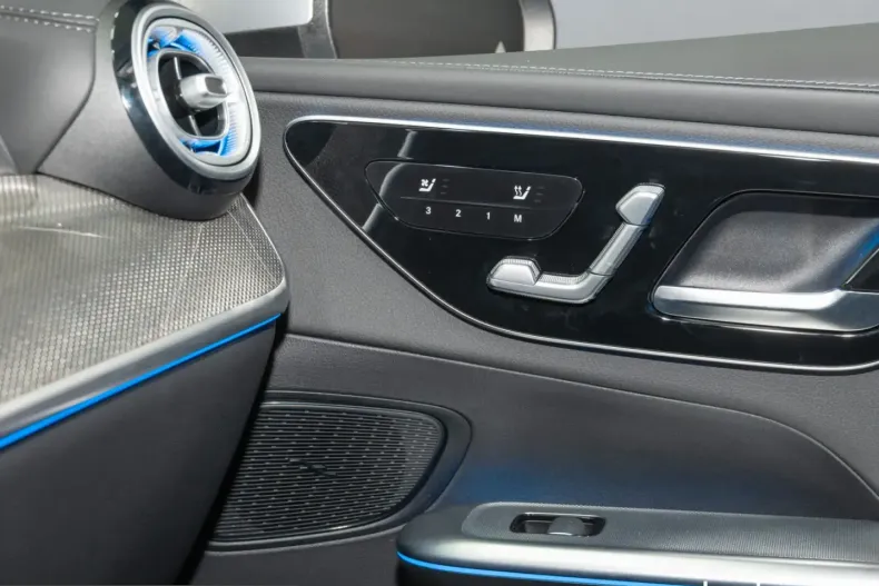 Mercedes-Benz GLC 200 (Clasa GLC) din 2023 cu 5.000 km - oferta MER225114 - foto 13