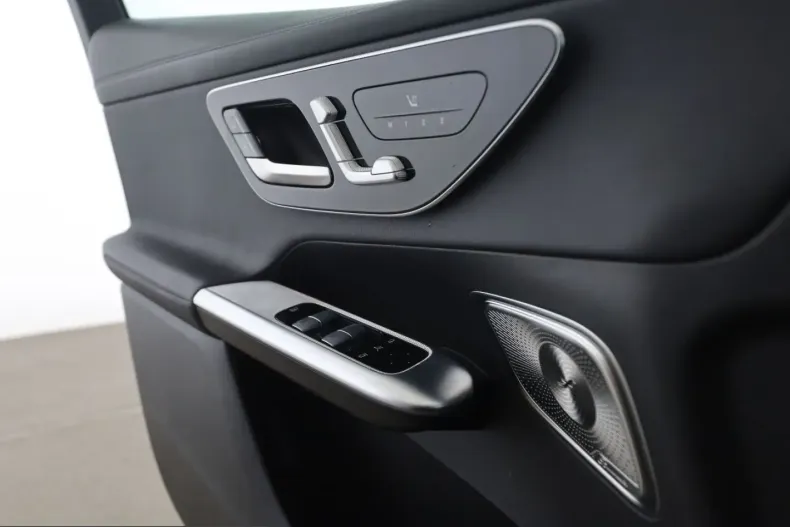 Mercedes-Benz GLC 300 (Clasa GLC) din 2023 cu 49.999 km - oferta MER225117 - foto 14