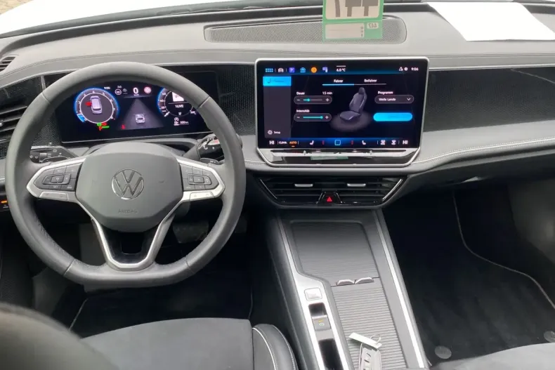 Volkswagen Passat Variant din 2025 cu 20.737 km - oferta VOL225189 - foto 3