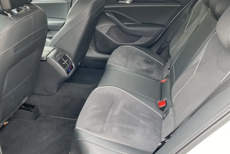 Volkswagen Passat Variant din 2025 cu 20.737 km - oferta VOL225189 - foto 11