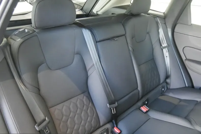 Volvo XC60 din 2025 cu 26.492 km - oferta VOL225263 - foto 4