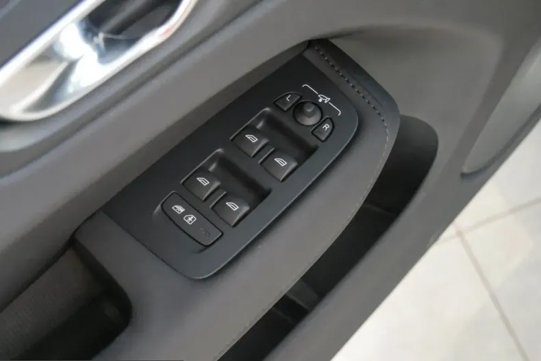 Volvo XC60 din 2025 cu 26.492 km - oferta VOL225263 - foto 10