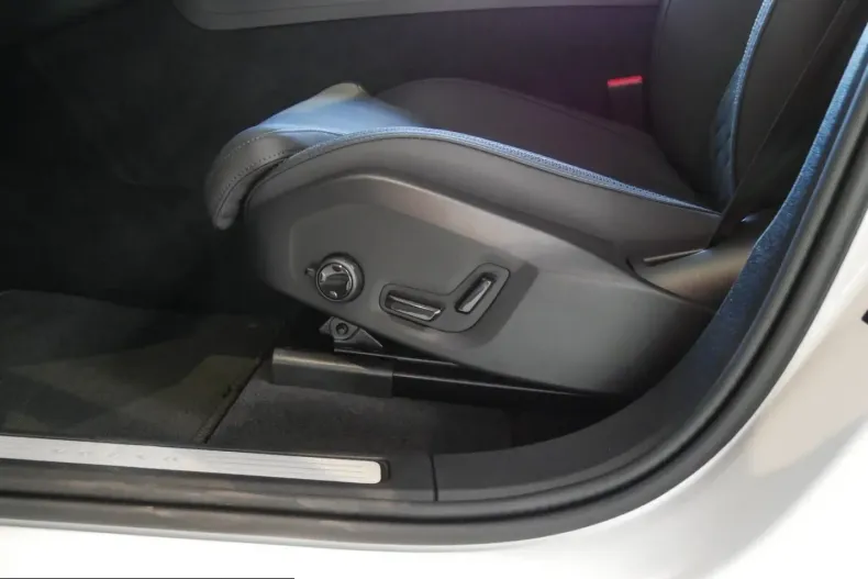 Volvo XC60 din 2025 cu 26.492 km - oferta VOL225263 - foto 12