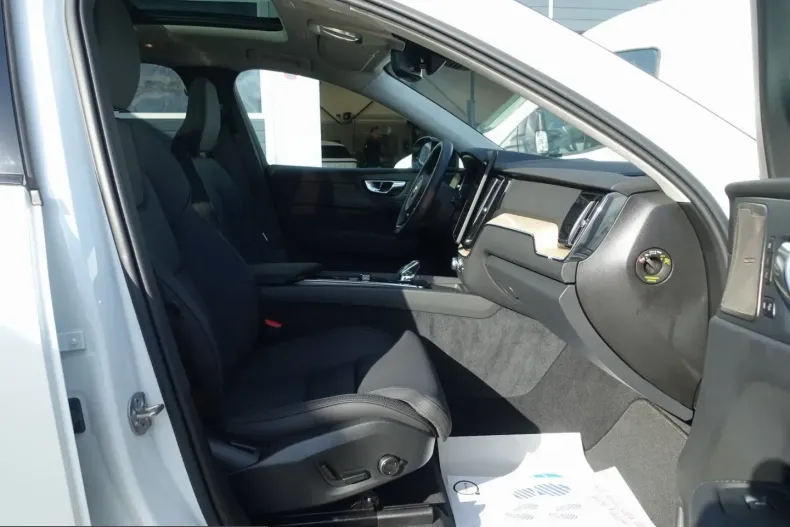 Volvo XC60 din 2025 cu 19.200 km - oferta VOL225264 - foto 10