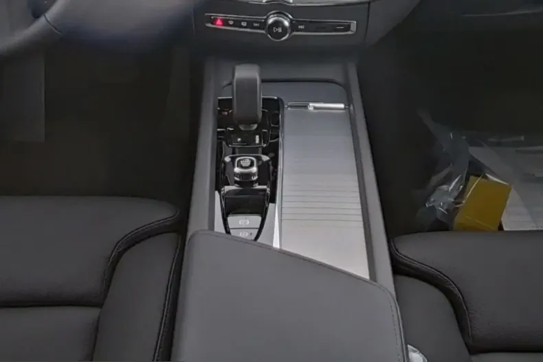 Volvo XC60 din 2025 cu 13.523 km - oferta VOL225269 - foto 6