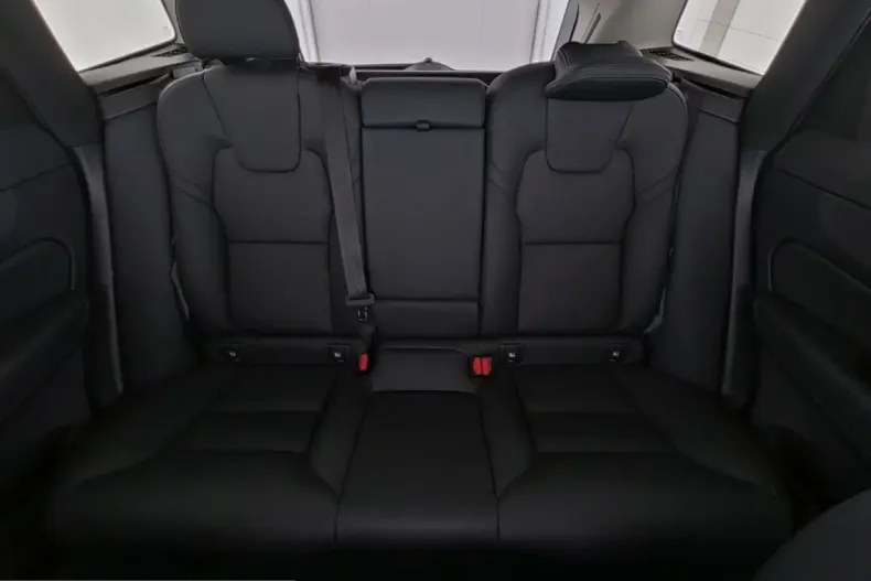 Volvo XC60 din 2025 cu 13.523 km - oferta VOL225269 - foto 13