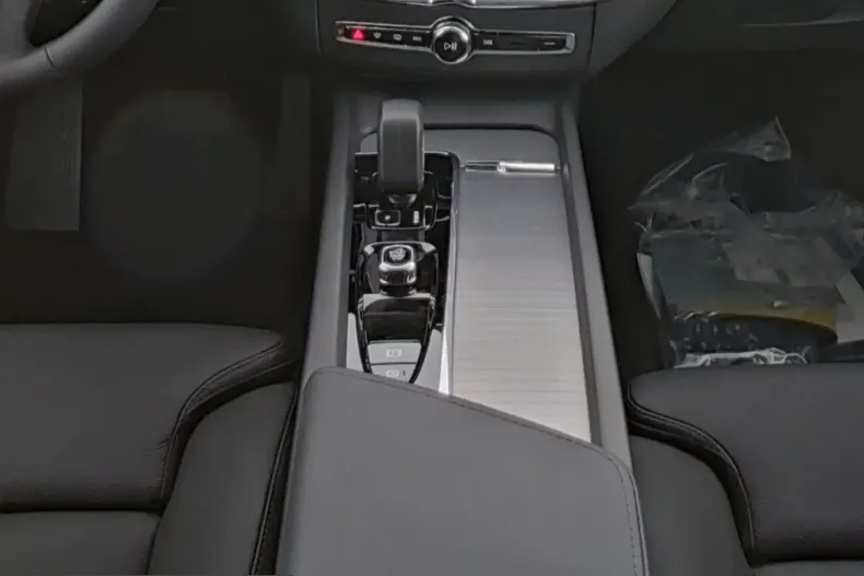 Volvo XC60 din 2025 cu 26.087 km - oferta VOL225270 - foto 6