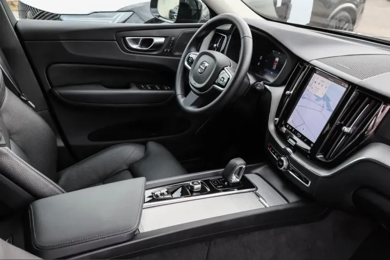 Volvo XC60 din 2025 cu 27.935 km - oferta VOL225271 - foto 3