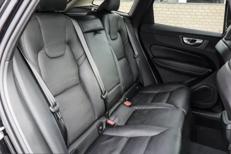 Volvo XC60 din 2025 cu 27.935 km - oferta VOL225271 - foto 4