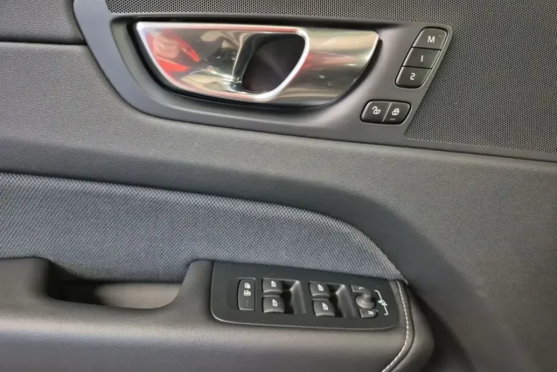 Volvo XC60 din 2025 cu 27.590 km - oferta VOL225272 - foto 15