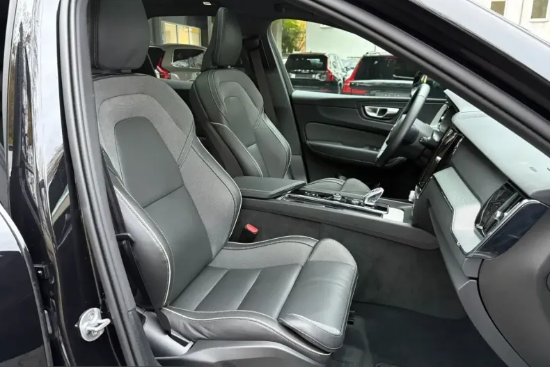 Volvo XC60 din 2025 cu 26.897 km - oferta VOL225273 - foto 13