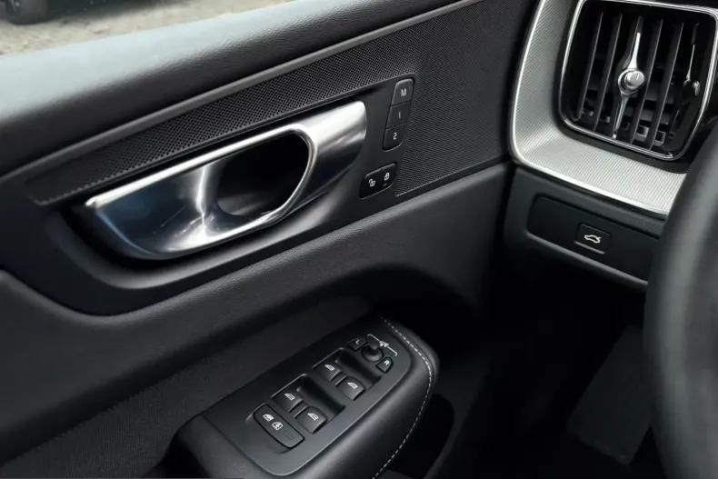 Volvo XC60 din 2025 cu 26.897 km - oferta VOL225273 - foto 17