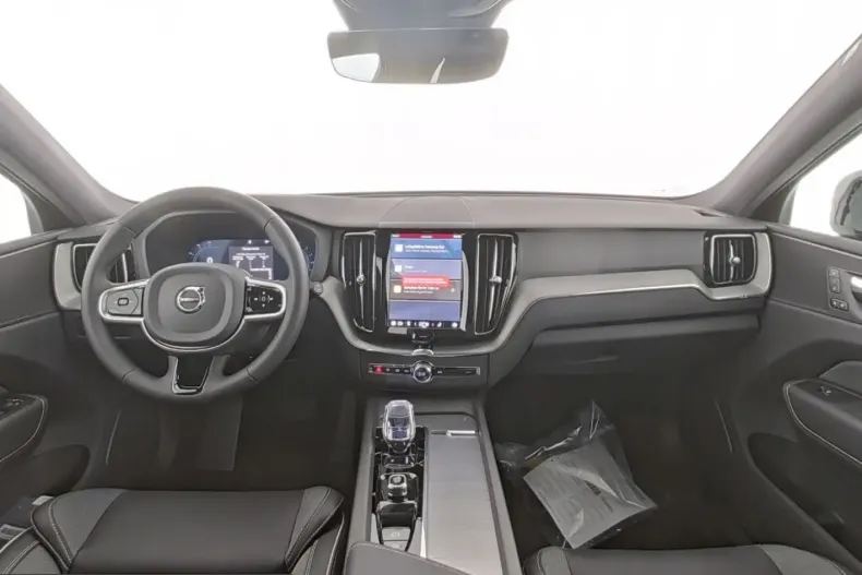 Volvo XC60 din 2025 cu 26.722 km - oferta VOL225276 - foto 2