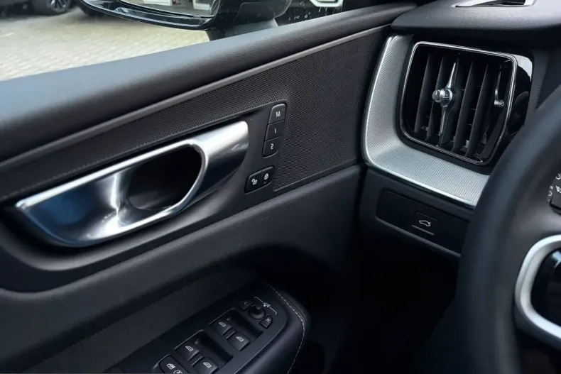 Volvo XC60 din 2025 cu 27.137 km - oferta VOL225277 - foto 19