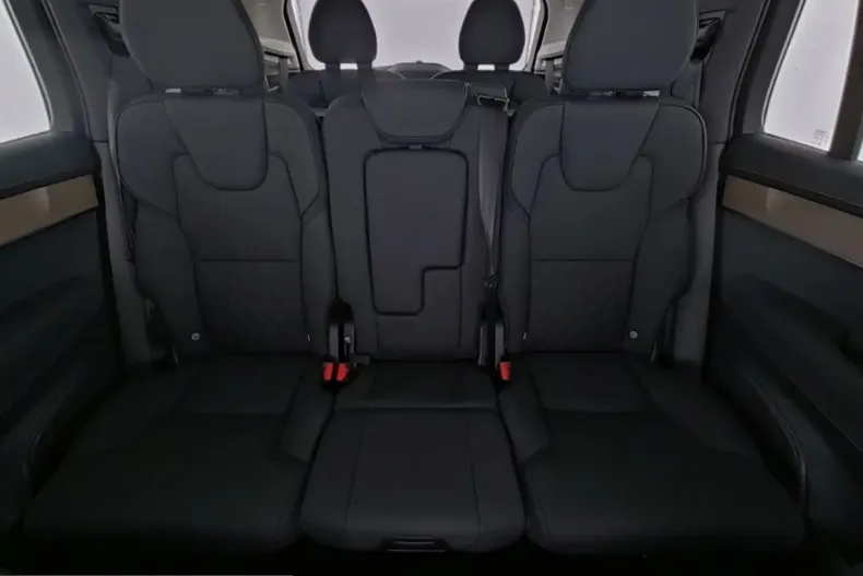 Volvo XC90 din 2025 cu 23.600 km - oferta VOL225278 - foto 11