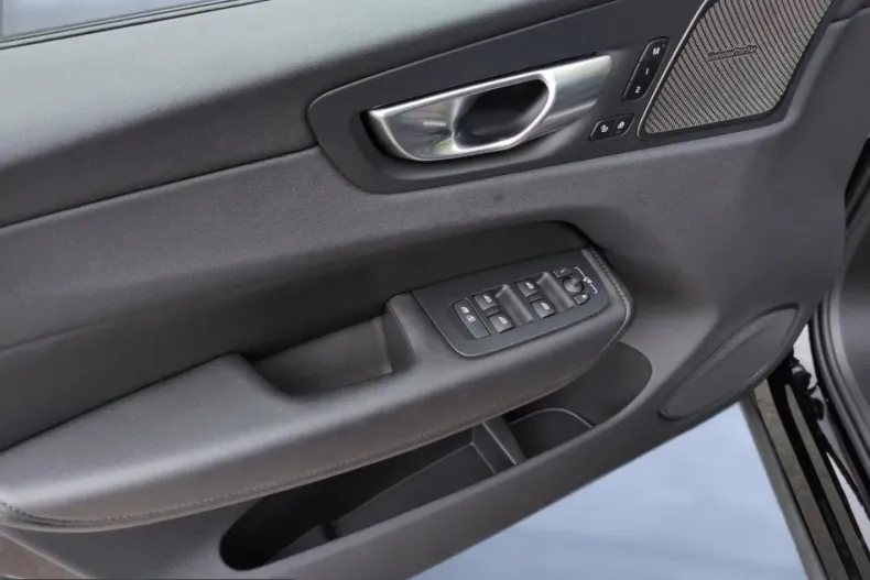 Volvo XC60 din 2025 cu 21.500 km - oferta VOL225279 - foto 7