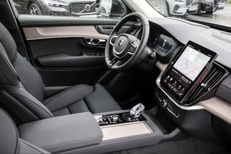 Volvo XC90 din 2025 cu 23.100 km - oferta VOL225280 - foto 3