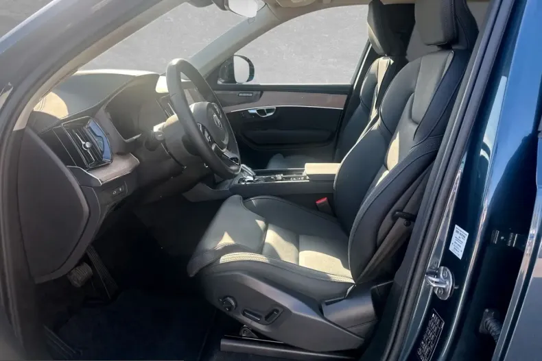 Volvo XC90 din 2025 cu 14.000 km - oferta VOL225282 - foto 3