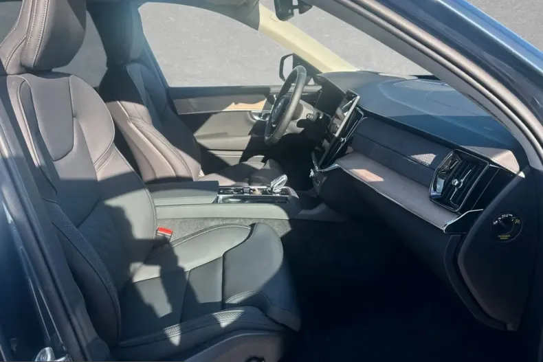 Volvo XC90 din 2025 cu 14.000 km - oferta VOL225282 - foto 4