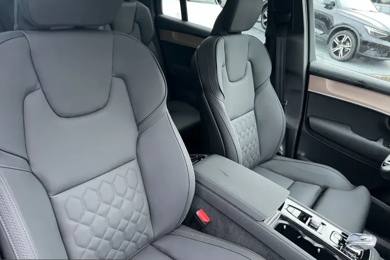 Volvo XC90 din 2025 cu 25.103 km - oferta VOL225284 - foto 10