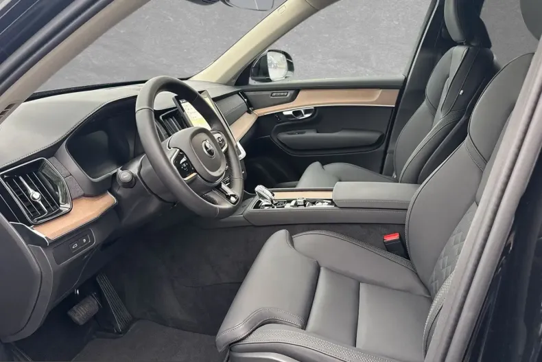 Volvo XC90 din 2025 cu 15.000 km - oferta VOL225285 - foto 3