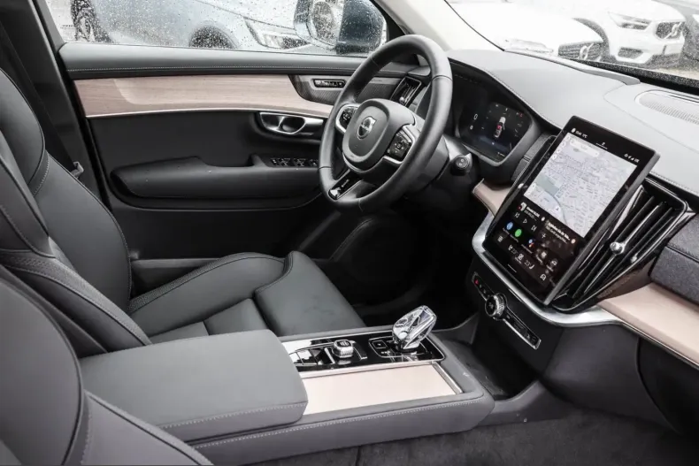 Volvo XC90 din 2025 cu 20.015 km - oferta VOL225287 - foto 3